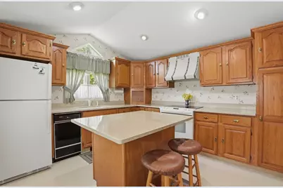 121 Wood Street, Fall River, MA 02721 - Photo 16