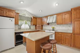 121 Wood St, Fall River, MA 02721 - Photo 16