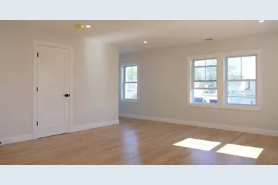 10 Banks St, Brockton, MA 02302 - Photo 8