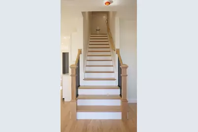 10 Banks St, Brockton, MA 02302 - Photo 6