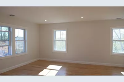 10 Banks St, Brockton, MA 02302 - Photo 6