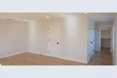 10 Banks St, Brockton, MA 02302 - Photo 8