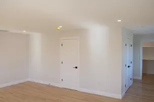 10 Banks St, Brockton, MA 02302 - Photo 8