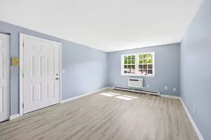 8 Maple Crest Cir, Holyoke, MA 01040 - Photo 16