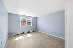 8 Maple Crest Cir, Holyoke, MA 01040 - Photo 4