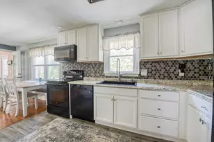35 Pinecrest Dr, Taunton, MA 02780 - Photo 10