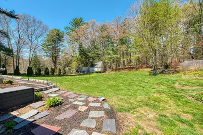 35 Pinecrest Dr, Taunton, MA 02780 - Photo 6