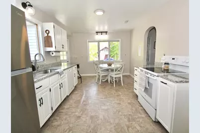36 Rowena St, Worcester, MA 01606 - Photo 8