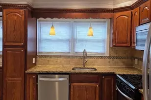 18-26 Bowen St, Newton, MA 02459 - Photo 4