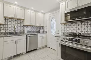 27 Pemberton St, Revere, MA 02151 - Photo 4