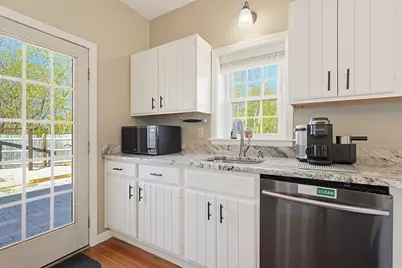 21 Washington Ave, Marshfield, MA 02050 - Photo 6