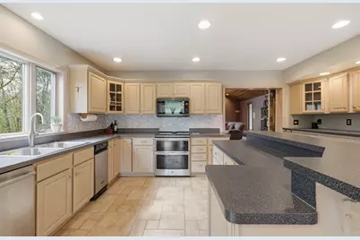 9 Upton St, Dunstable, MA 01827 - Photo 8