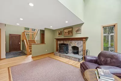 9 Upton St, Dunstable, MA 01827 - Photo 4