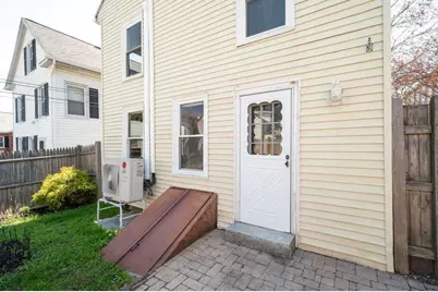 60 Warren Street, Newburyport, MA 01950 - Photo 32