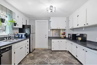46 Marquette St, Springfield, MA 01104 - Photo 6