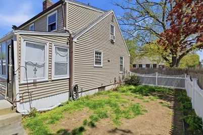 46 Marquette St, Springfield, MA 01104 - Photo 24