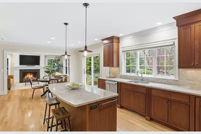 27 Maxwell Rd, Bedford, MA 01730 - Photo 2