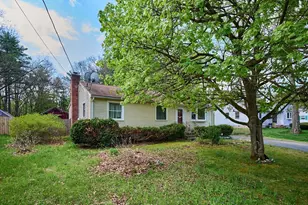 12 Pomeroy St, Easthampton, MA 01027 - Photo 2