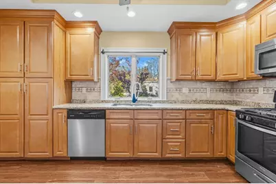 86 Newport St, Fall River, MA 02720 - Photo 4