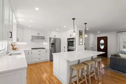 6 Clinton St, Amesbury, MA 01913 - Photo 8