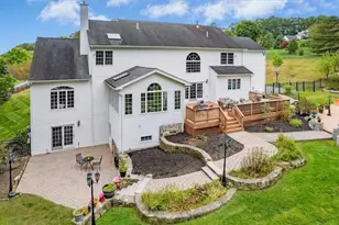 25 Valley View Dr, Grafton, MA 01536 - Photo 2