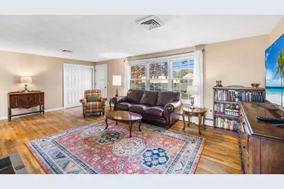 26 Mount Vernon Cir, Lawrence, MA 01843 - Photo 2