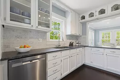 24 Maskwonicut St, Sharon, MA 02067 - Photo 4