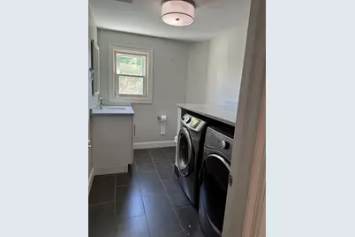 711 E 7th St, Boston, MA 02127 - Photo 8