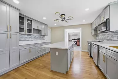 11 Hampton St, Auburn, MA 01501 - Photo 8