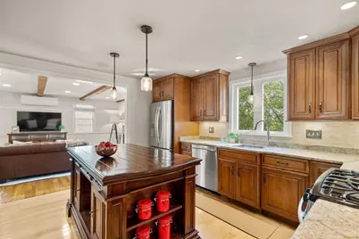 22 Crest Rd, Framingham, MA 01702 - Photo 10