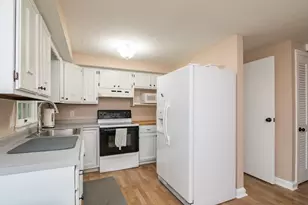 90 Plantation Dr, Agawam, MA 01001 - Photo 6