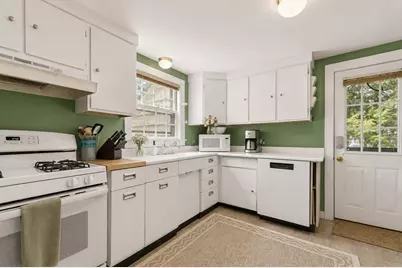 34 Sheridan Rd, Wellesley, MA 02481 - Photo 4