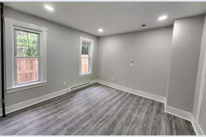 179 Sargeant St, Holyoke, MA 01040 - Photo 8