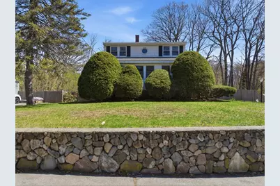 215 Pearl St, Reading, MA 01867 - Photo 2