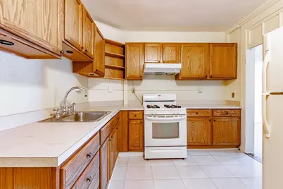 35 O'Connor Ave #2L, Holyoke, MA 01040 - Photo 4