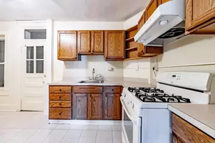 35 O'Connor Ave, Holyoke, MA 01040 - Photo 6