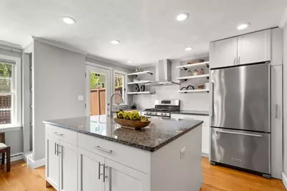 32 Linden St #5, Wellesley, MA 02482 - Photo 8