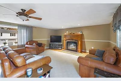 25 Thayer St, Methuen, MA 01844 - Photo 6