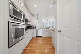 105 Weyland Cir, North Andover, MA 01845 - Photo 8