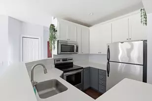107 Bradford Commons Ln, Braintree, MA 02184 - Photo 16