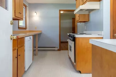 142 Spruce Hill Ave, Northampton, MA 01062 - Photo 6