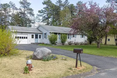 142 Spruce Hill Ave, Northampton, MA 01062 - Photo 2