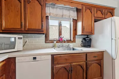 210 7th Avenue, Lowell, MA 01854 - Photo 12