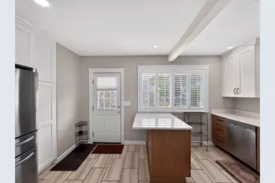 9 Hood St, Saugus, MA 01906 - Photo 8