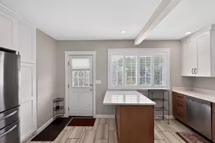 9 Hood St, Saugus, MA 01906 - Photo 8