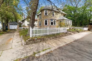 10 Oak Bluff St, Medford, MA 02155 - Photo 2