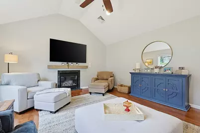 36 Brooks St, Upton, MA 01568 - Photo 4