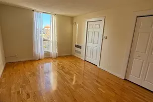 33 Pond Ave, Brookline, MA 02445 - Photo 4