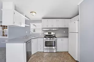 548 Kenyon Ave, Attleboro, MA 02703 - Photo 10