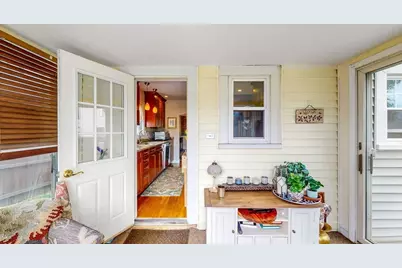 16 Melbourne Ave, Newton, MA 02460 - Photo 14